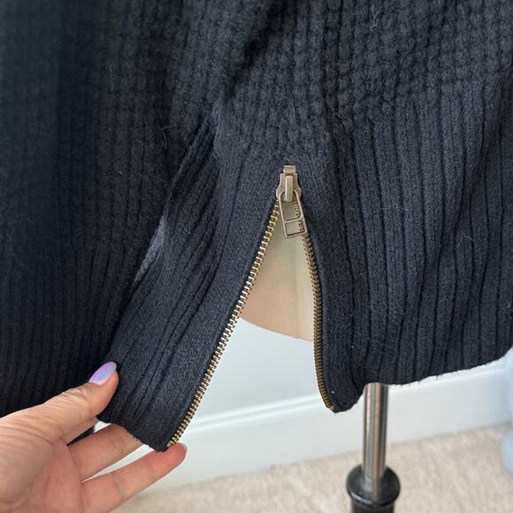 L.L. Bean Pet Black Waffle Knit Turtleneck Pullover Sweater Women's Large - Picture 7 of 9